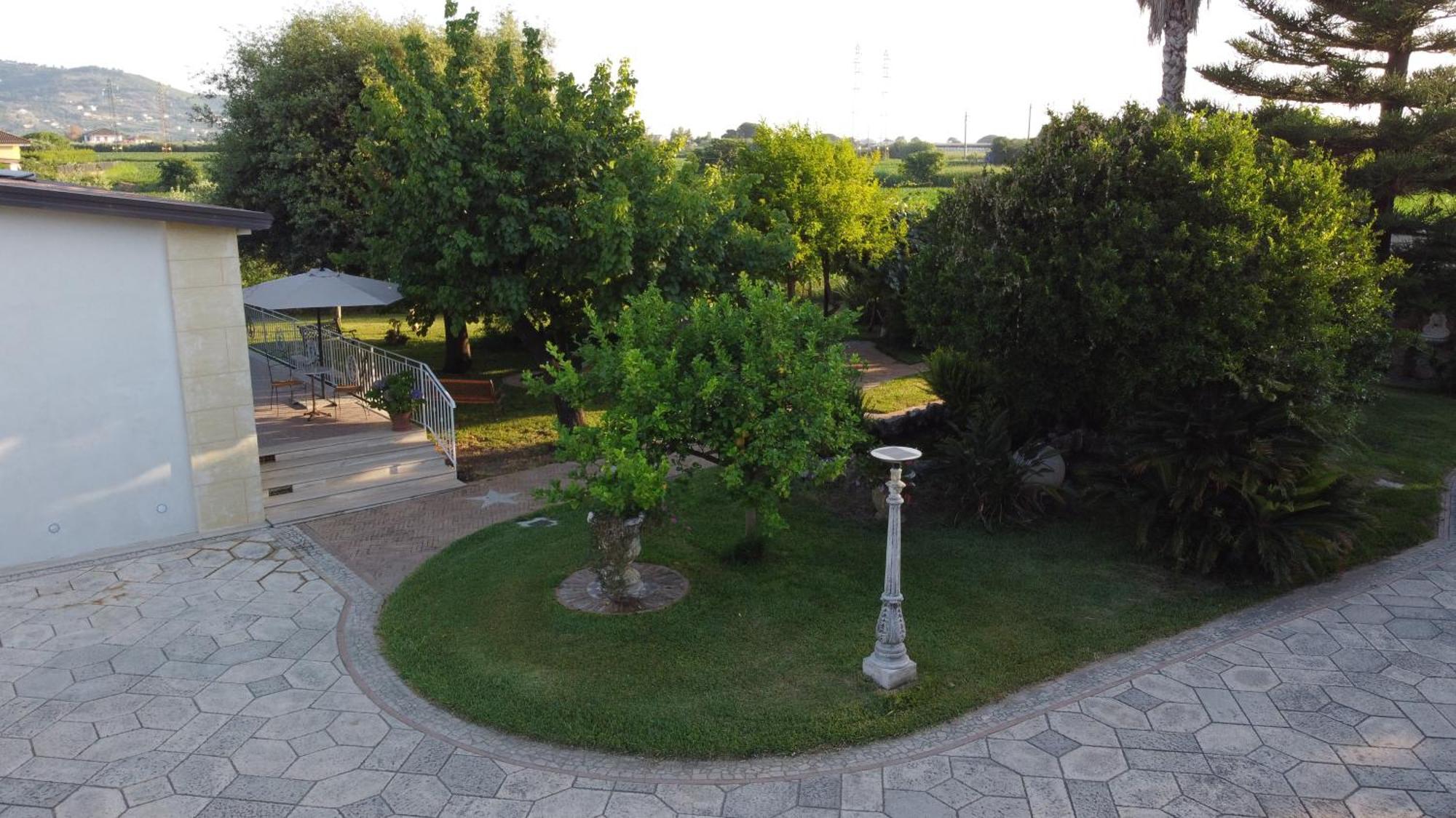 B&B Le Dee Di Paestum Exterior photo